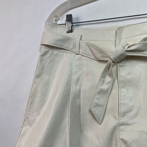Paige’s Blanka Ecru pleather shorts size 10 NWT flawed - Picture 3 of 15